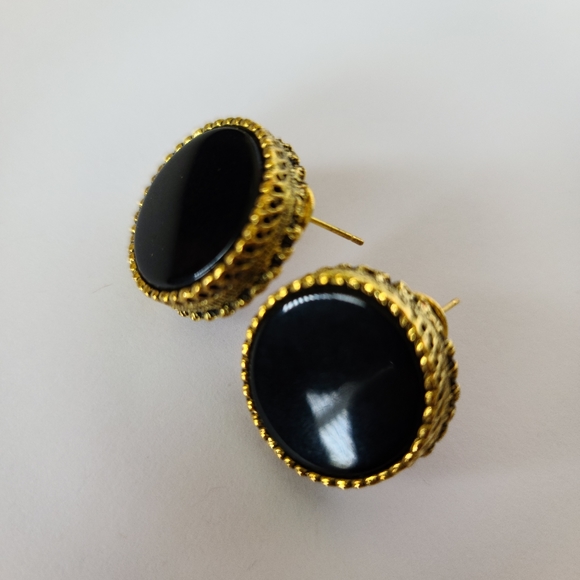 Black & gold stud earrings - Picture 2 of 3